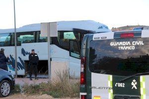 La Policia Local de Llíria col·labora amb la Guàrdia Civil en una campanya de control del transport escolar