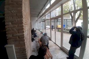 60 persones sense sostre s'allotgen en poliesportius municipals