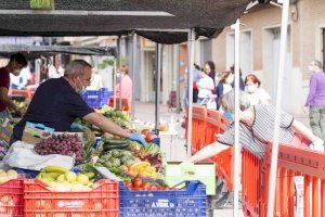 El mercat exterior de Picassent repré la seua activitat únicament amb parades de productes alimentaris