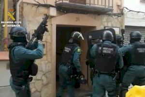 Tres personas detenidas en Ibi por ocupar dos viviendas y robar en las de la zona