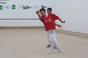 Les escoles de pilota a poc a poc tornen a entrenar per jugar El Corte Inglés i els JECV