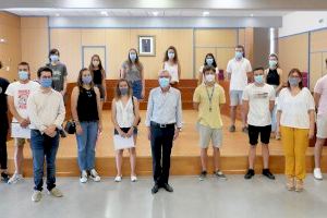 L'Ajuntament d'Alboraia rep a les 14 persones becades en el pla Forma't Alboraia