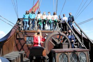 Les dues embarcacions històriques de ‘Escala a Castelló’ reben la visita del CD Castellón