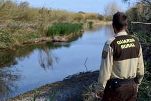 La guarderia rural del Consorci riu Millars continua amb la campanya d'informació sobre la restricció de pescar al Paisatge Protegit de la Desembocadura