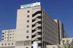 Alerta en el hospital Doctor Peset por la saturación: dos enfermeras atienden a 34 pacientes covid