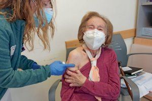 Más de cien mayores de 90 años alargan su esperanza con la vacunación del Área de Salud de Gandia