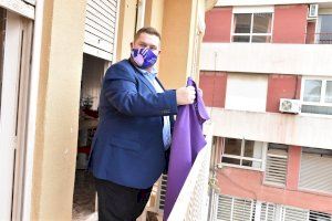 El Ayuntamiento de Elche invita a la ciudadanía en engalanar sus balcones de violeta con motivo del 8M