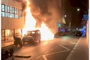 Desalojado un centro de menores de Alicante y varios coches calcinados en un incendio de madrugada