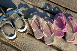 Cuatro errores a la hora de calzar a los niños en verano y que afectan a la salud de sus pies