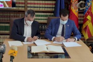 Los alcaldes de Aspe y Elda firman un convenio para compartir y generar bolsa de empleo entre los municipios