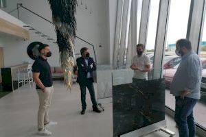 El equipo de Gobierno visita la empresa Singularglass, especialistas en carpintería de aluminio y cristales de gran formato y personalizados