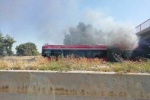 Arde un autobús de la EMT en plena V-30