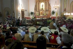 Agost celebra la misa de San Pedro como único acto de las fiestas de Moros y Cristianos que han sido suspendidas