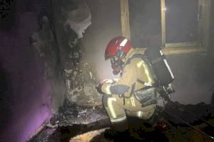 Una madre y sus dos hijos logran huir a tiempo de su vivienda en llamas en Alicante