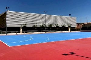 Substitució de la superfície de la pista central de futbol sala del poliesportiu municipal de Cocentaina