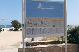 Oliva renueva la cartelería informativa de acceso a los nueve kilómetros de todas sus playas