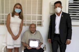 El Ayuntamiento de Loriguilla entrega un aplaca honorífica a las dos personas más longevas del municipio