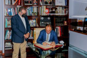 El embajador de España ante la Unesco visita Torrent para conocer sus proyectos de recuperación de patrimonio