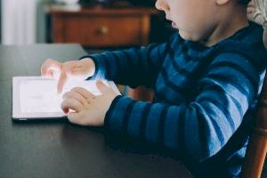 Así podrían afectar a los niños el uso temprano de los dispositivos electrónicos