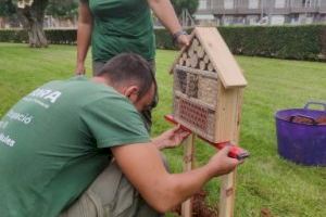 Nules cuelga cajas nido y hoteles para insectos en colegios y jardines públicos