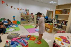 En marxa el primer club de lectura municipal per a bebés de menys de nou mesos