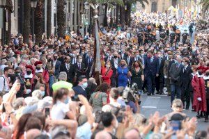 Els valencians tornen amb emoció als carrers per celebrar el 9 d'Octubre