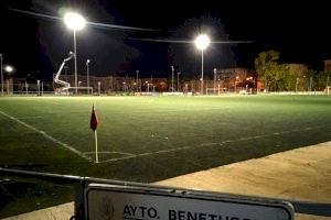 Benetússer instala iluminación LED en el campo de fútbol municipal