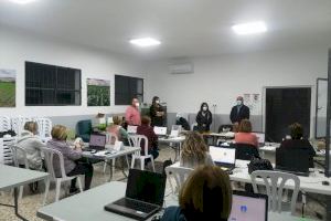 Orihuela programa dos cursos de alfabetización digital en pedanías