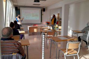 Almenara organitza tallers per a persones migrades