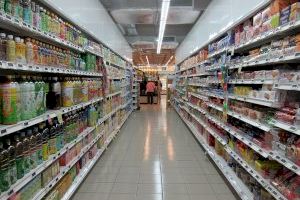 FACUA advierte de un mercado paralelo de la alimentación para las personas con menos recursos con la venta de alimentos con fecha de consumo vencida