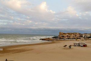 Orihuela cierra sus playas el día de Navidad para evitar aglomeraciones