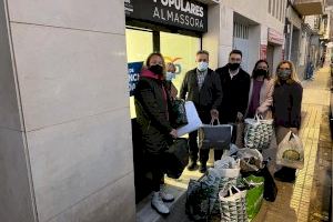 El PP d'Almassora entrega els aliments i roba de la campanya nadalenca a entitats solidàries
