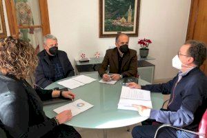 El Ayuntamiento y la Asociación de Empresarios de Alcalà-Alcossebre renuevan su compromiso de trabajo conjunto por la economía local