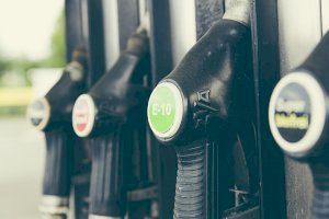 La gasolina a 2 euros: Busca les gasolineres més barates en la web oficial del Ministeri