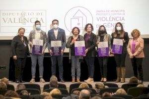 Fuenterrobles, Sinarcas, Venta del Moro, Camporrobles i Caudete s'adherixen a la Xarxa contra la Violència de Gènere de la Diputació
