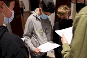 Alumnat dels centres de secundària d'Alaquàs participen en una escape room sobre igualtat