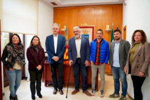 Héctor Illueca y el alcalde de Pego analizan actuaciones de regeneración urbana en el casco histórico del municipio