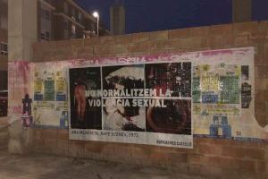 Apareixen cartells ‘gore’ als carrers Castelló per a denunciar les últimes violacions