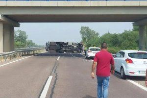 Un accident de trànsit a Algemesí obliga a tallar l'AP-7