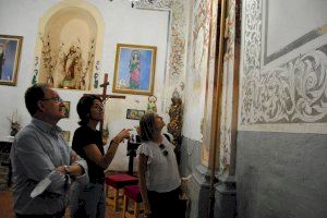El Ayuntamiento de Alcalà-Alcossebre estudiará cómo poner en valor los grafitis del interior de la ermita de Santa Lucía