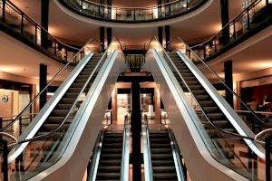 Sant Joan 2022: Quins centres comercials i supermercats obren en la Comunitat?