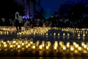 Miles de visitantes han conocido los atractivos turísticos de Utiel a la luz de las velas