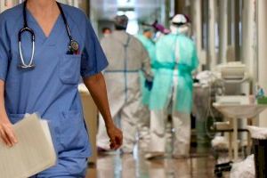 La Comunitat Valenciana suma 1.090 sanitaris contagiats per covid en l'última setmana