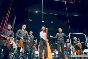 Impactats els assistents al segon concert de la temporada 2022 de L'Orquestra Simfònica Caixa Ontinyent davant de la captivadora sonoritat