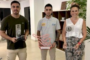 Galí felicita al piloto Adrián Pruñonosa por sus triunfos