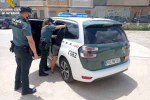 Dos detenidos por realizar instalaciones eléctricas ilegales en parcelas de Valencia
