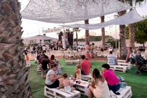 El Nature Fest ofereix música i gastronomia en el marc de les festes de la platja Casablanca d'Almenara