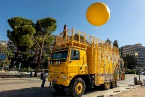 Presentación de la carroza que llegará a Guadassuar en Madrid