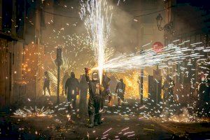 Paterna s'ompli de color i foc amb la celebració de la Cordà 2022