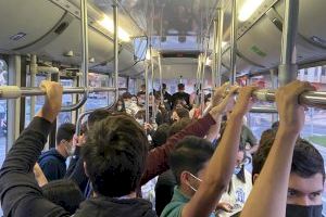 Estudiants de Borriana denuncien el col·lapse de l'autobús a l'UJI i demanen solucions urgents